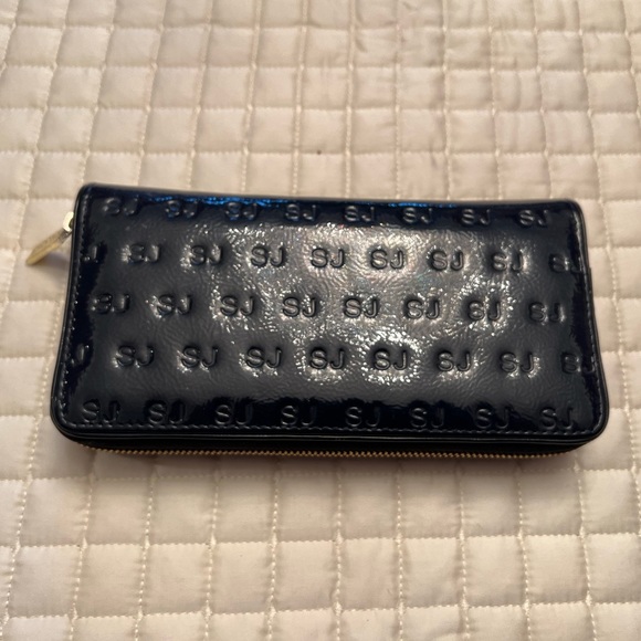 St. John Navy Blue Patent Leather Zipped Wallet 8”L x 0.75"W x 4"H like new - Picture 8 of 10